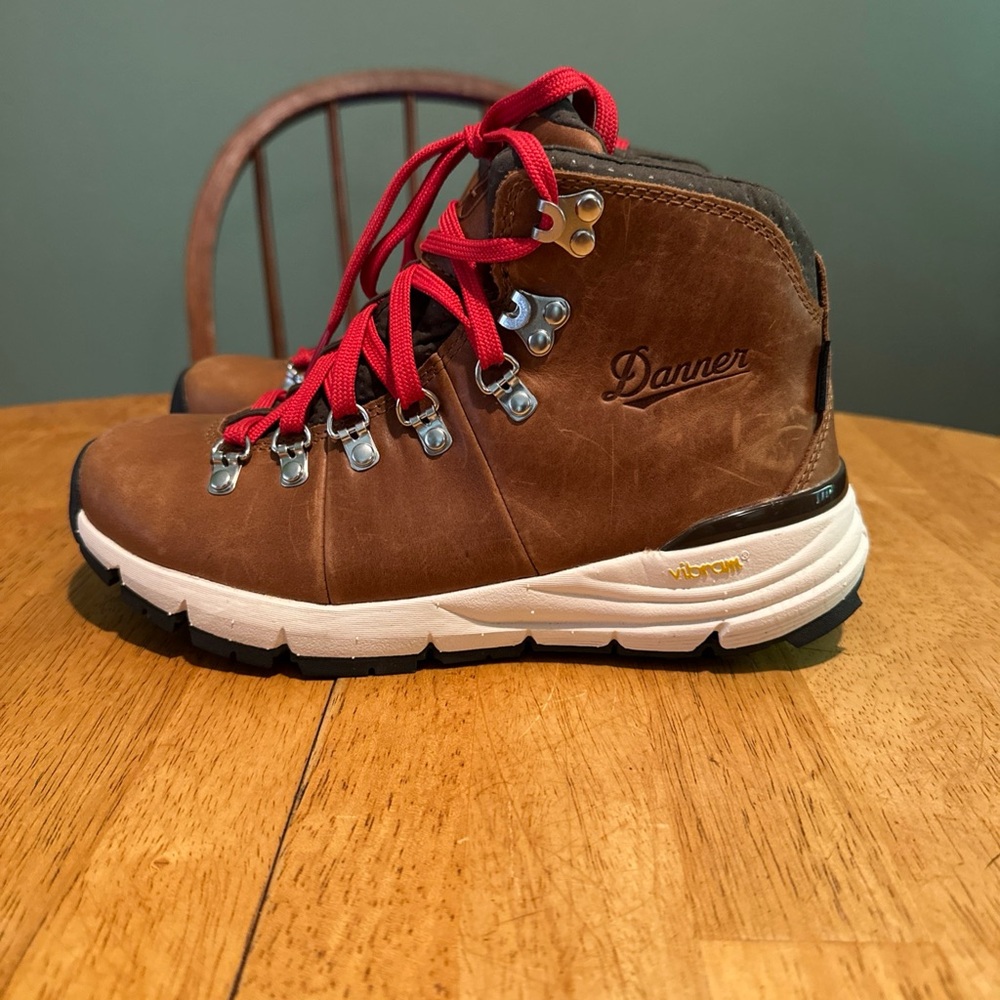 Danner Women's Mountain 600 4.5" In Saddle Tan Sz 6